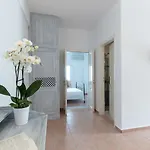 Anchor Apartment *