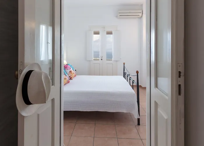 Anchor * Oia (Santorini)